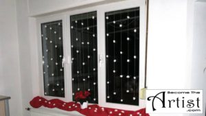 BecomeTheArtist : Invitez la neige chez vous ! Décorez vos fenêtres avec des flocons de neige en ouate