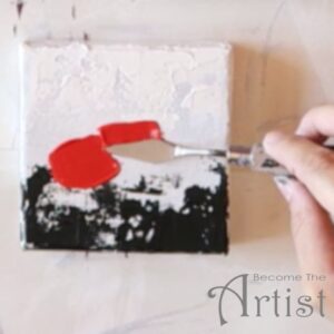 appliquer une épaisse couche de couleur rouge avec le couteau à peindre pour tracer le premier pétale du coquelicot